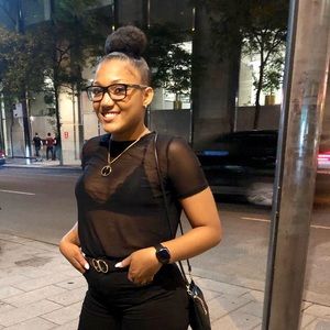 Meet your Posher, Narrah